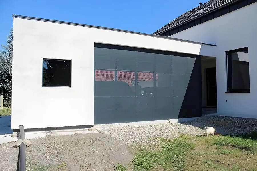 Nadstrešek z ravno streho